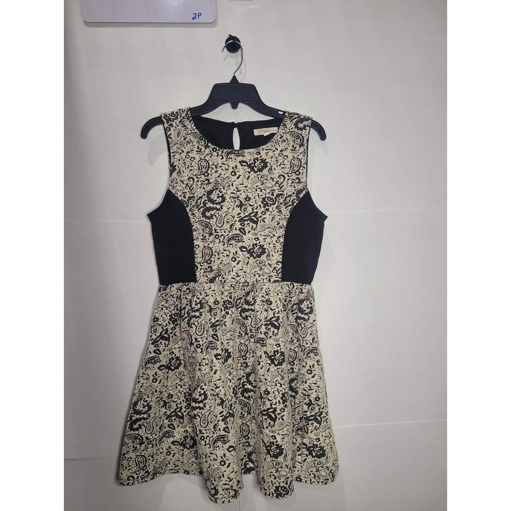 Womens Rewind sleeveless‎ dress, ivory/black paisley pattern, keyhole size Large